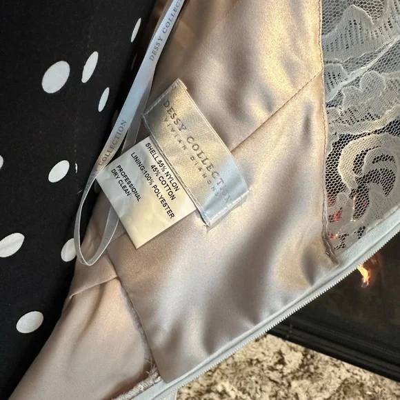 Elegant White Lace Dress with Belt - Picture 5 of 12